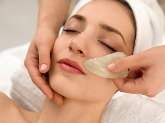 💆♀️ Les bienfaits du massage facial : le secret d’une peau éclatante et détendue